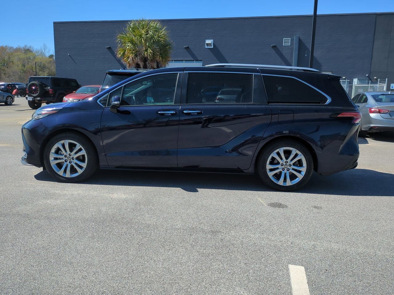 Used 2022 Toyota Sienna Platinum image 7