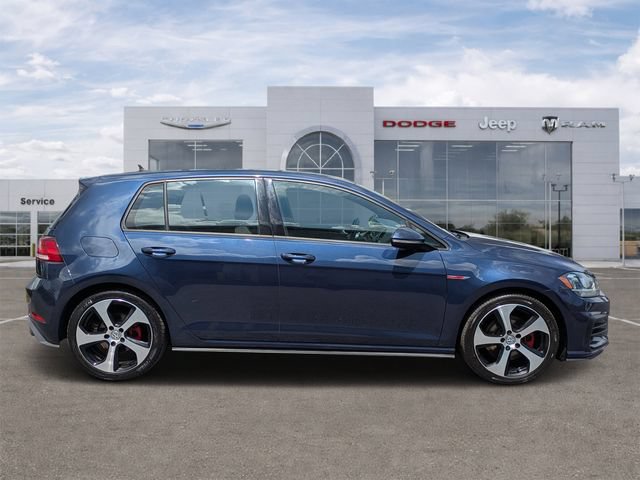 Used 2018 Volkswagen Golf 4-Door FWD image 2