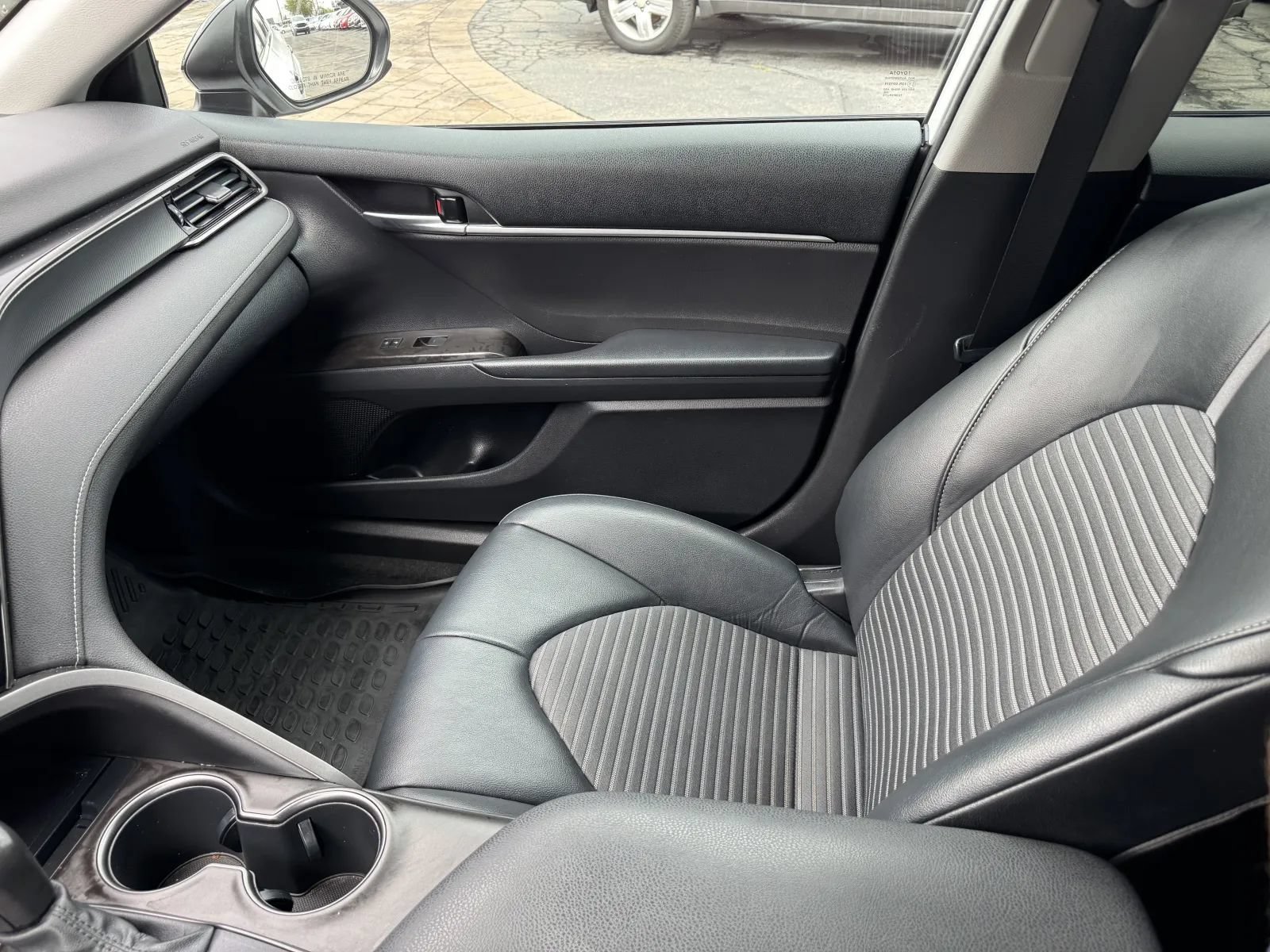 Used 2021 Toyota Camry SE FWD image 31