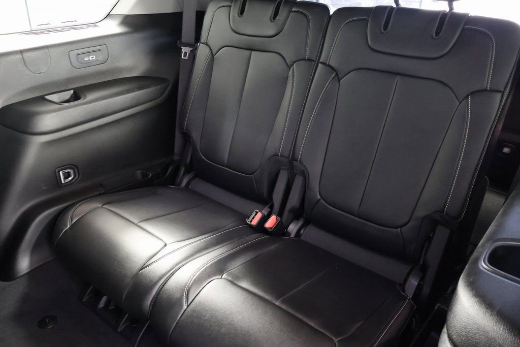 Used 2023 Jeep Grand Cherokee L Limited RWD image 12