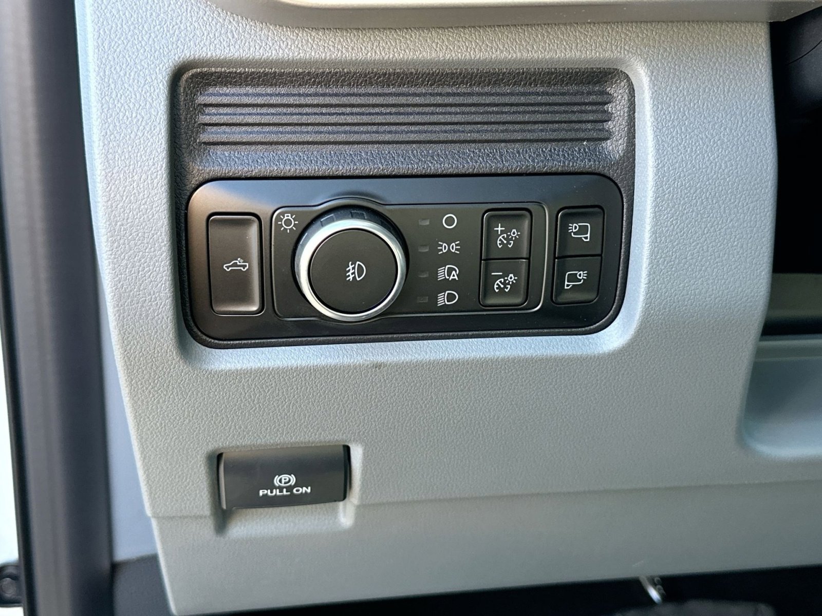 New 2026 Ford F450 XLT w/ 360-Degree Camera Package image 17