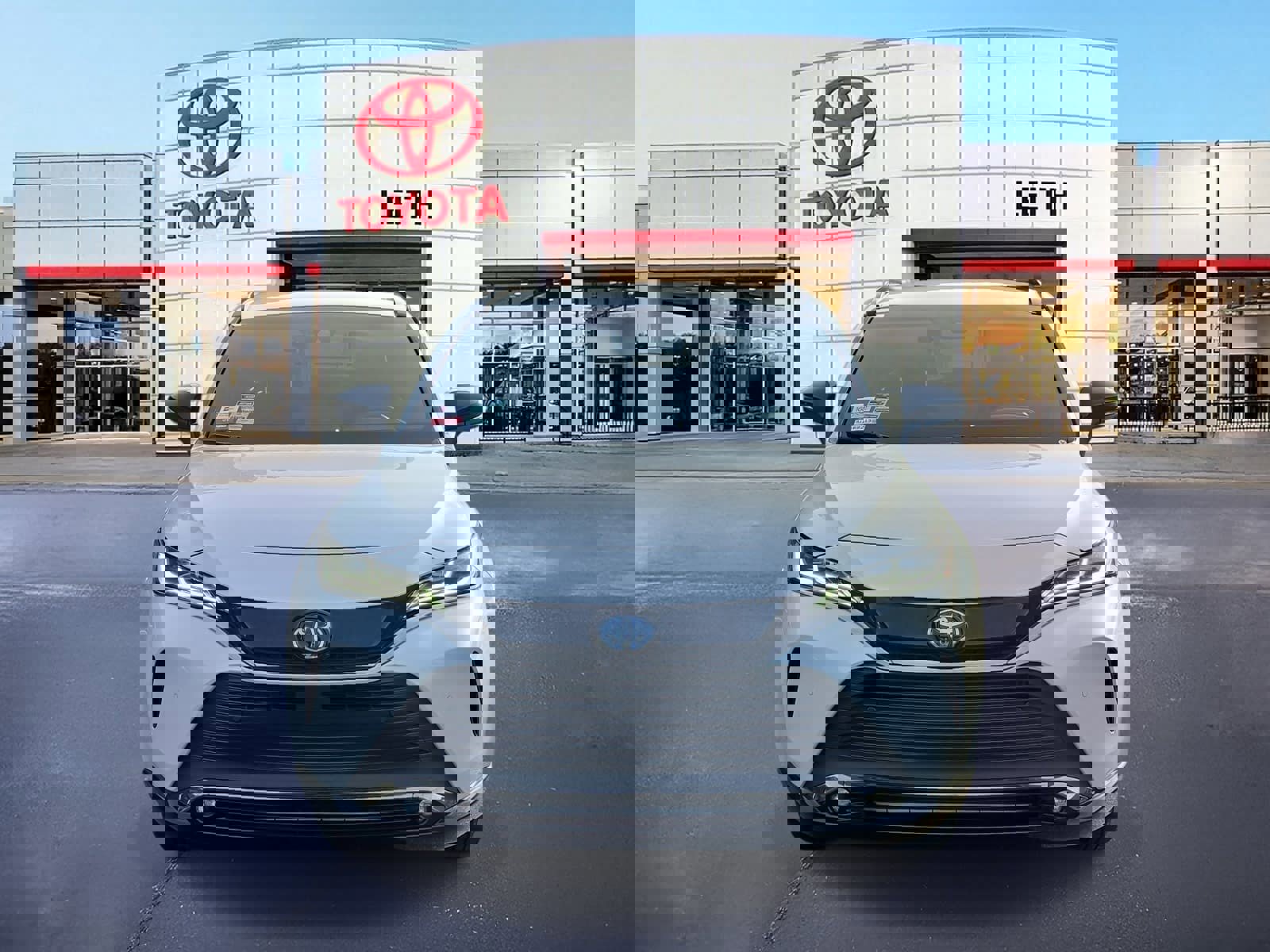 Certified 2024 Toyota Venza XLE image 2