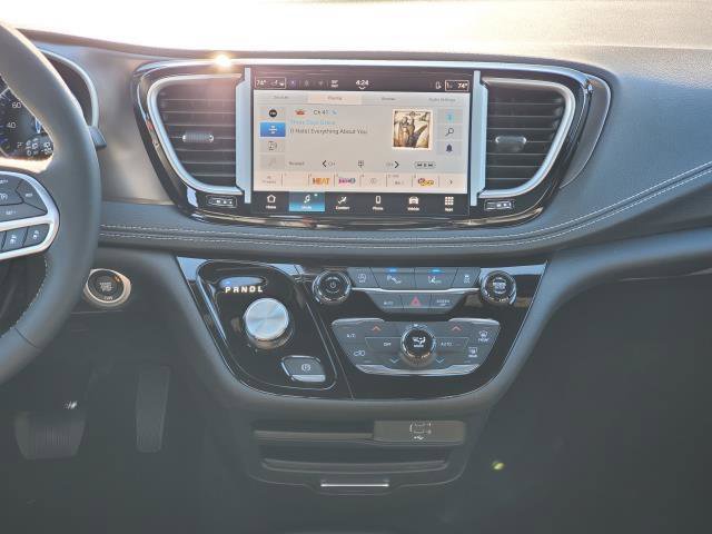 New 2026 Chrysler Pacifica Select image 22