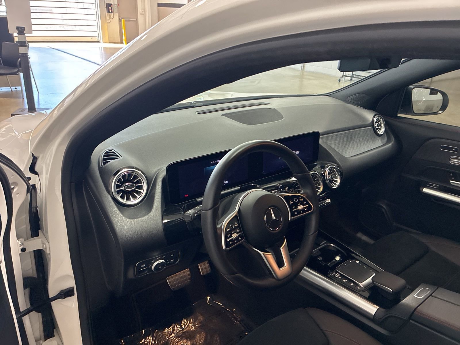 Used 2023 Mercedes-Benz GLA 250 4MATIC image 8