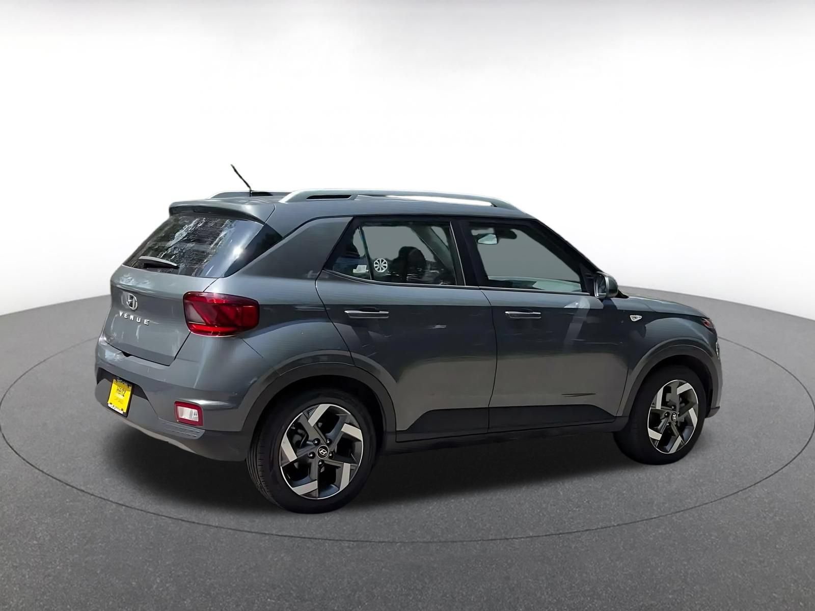 Used 2025 Hyundai Venue SEL FWD image 14