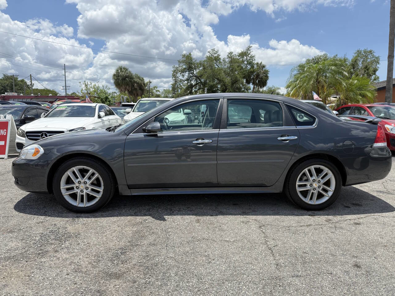 Used 2011 Chevrolet Impala LTZ FWD image 4
