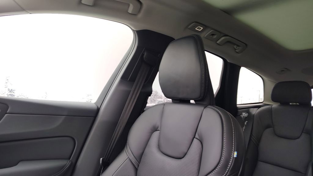 New 2026 Volvo XC60 B5 Ultra w/ Climate Package image 24