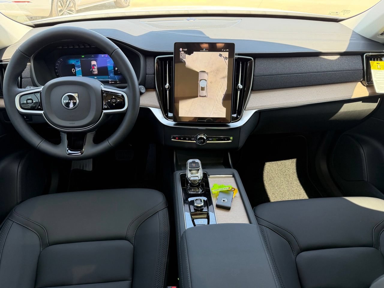 New 2026 Volvo XC90 T8 Plus w/ Protection Package Premier AWD/4WD image 11