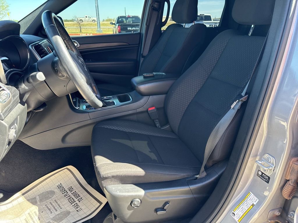 Used 2021 Jeep Grand Cherokee Laredo AWD/4WD image 12