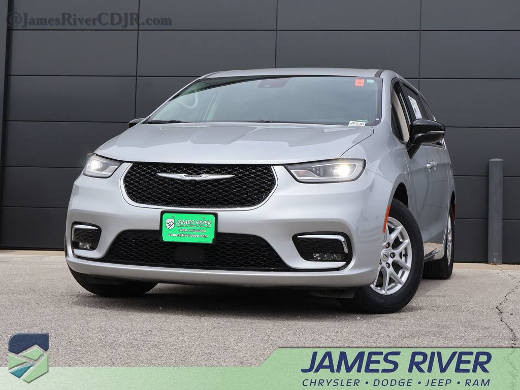 Used 2024 Chrysler Pacifica Touring-L