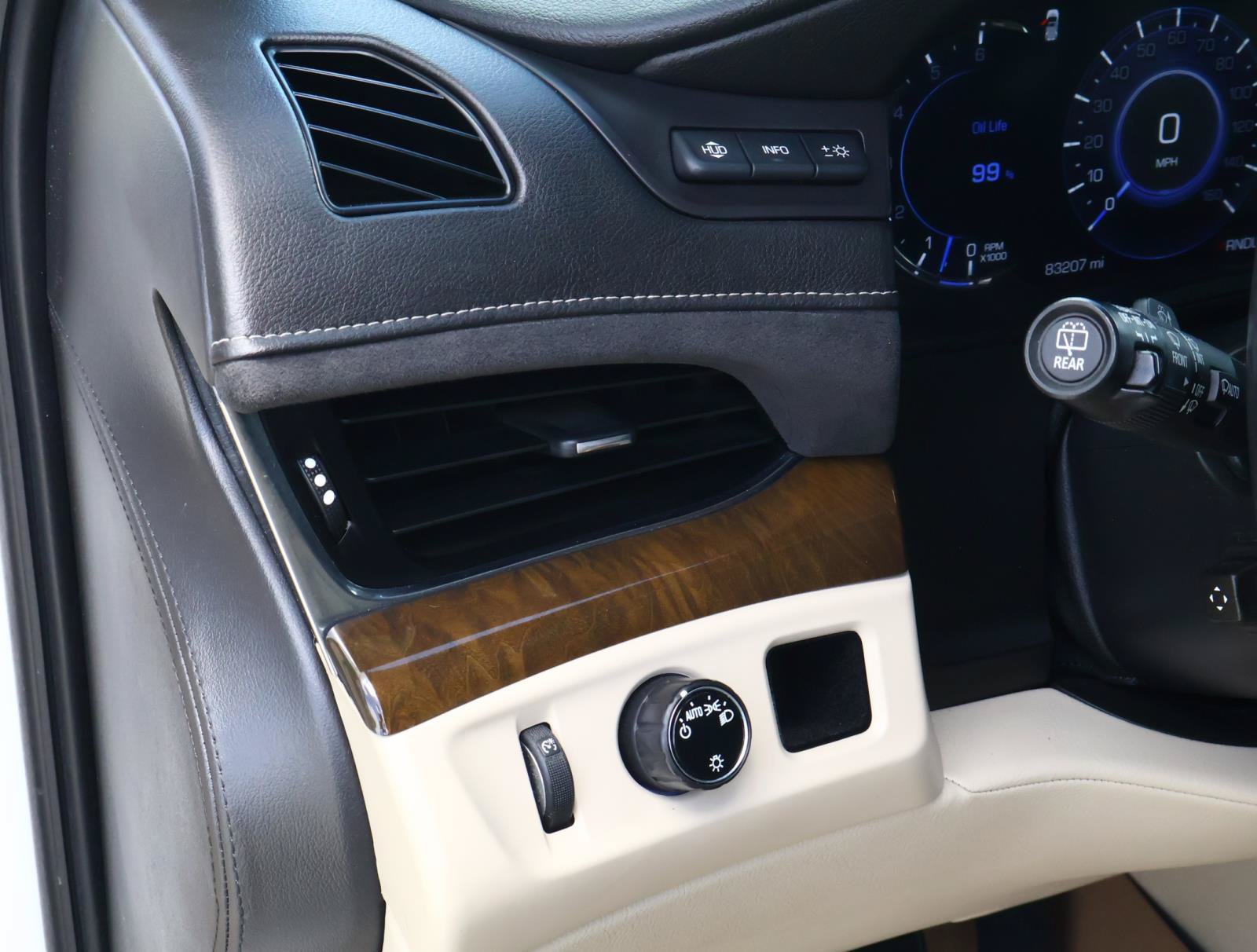 Used 2018 Cadillac Escalade Luxury RWD image 31