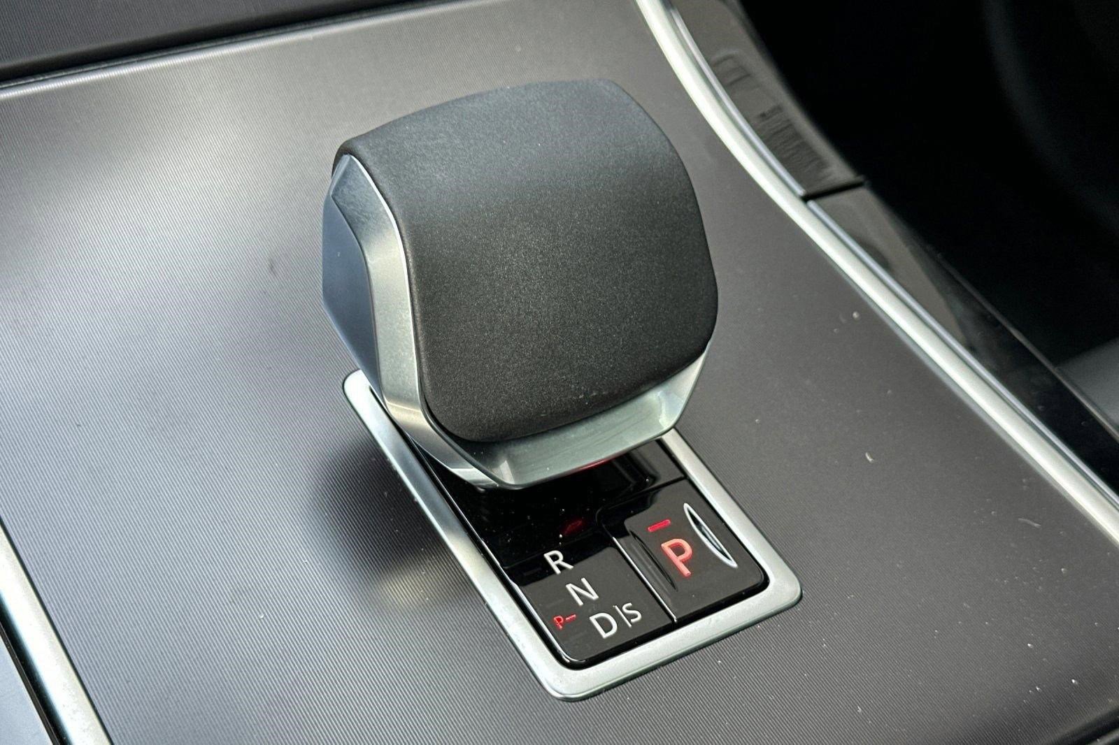 New 2026 Land Rover Range Rover Velar Dynamic SE AWD/4WD image 21