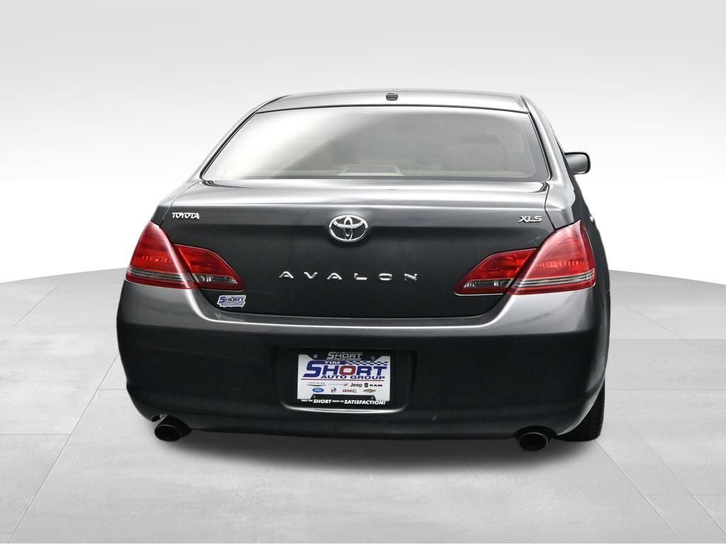 Used 2009 Toyota Avalon XLS FWD image 4