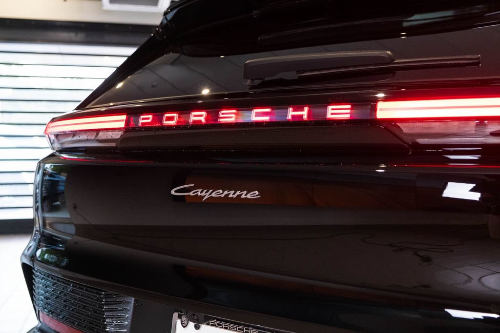 New 2026 Porsche Cayenne Electric AWD/4WD image 16