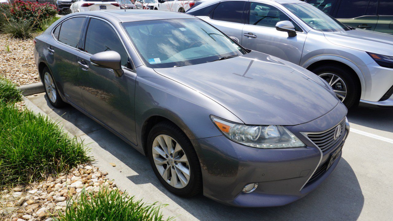 Used 2013 Lexus ES 300h w/ Premium Pkg FWD image 3