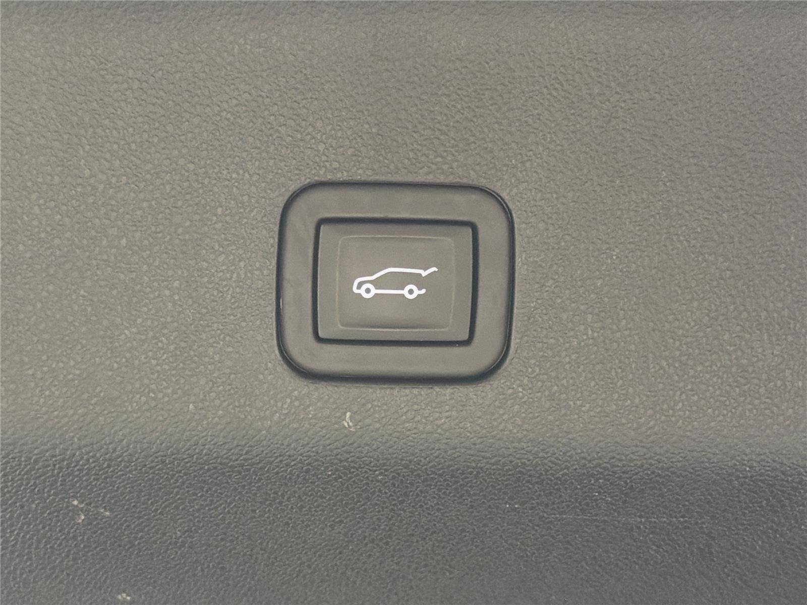 Certified 2024 GMC Yukon XL Denali RWD image 19