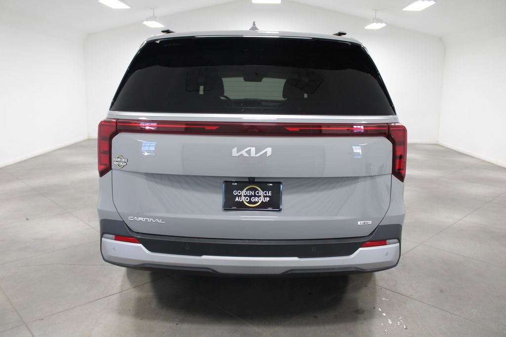 Used 2025 Kia Carnival EX image 8