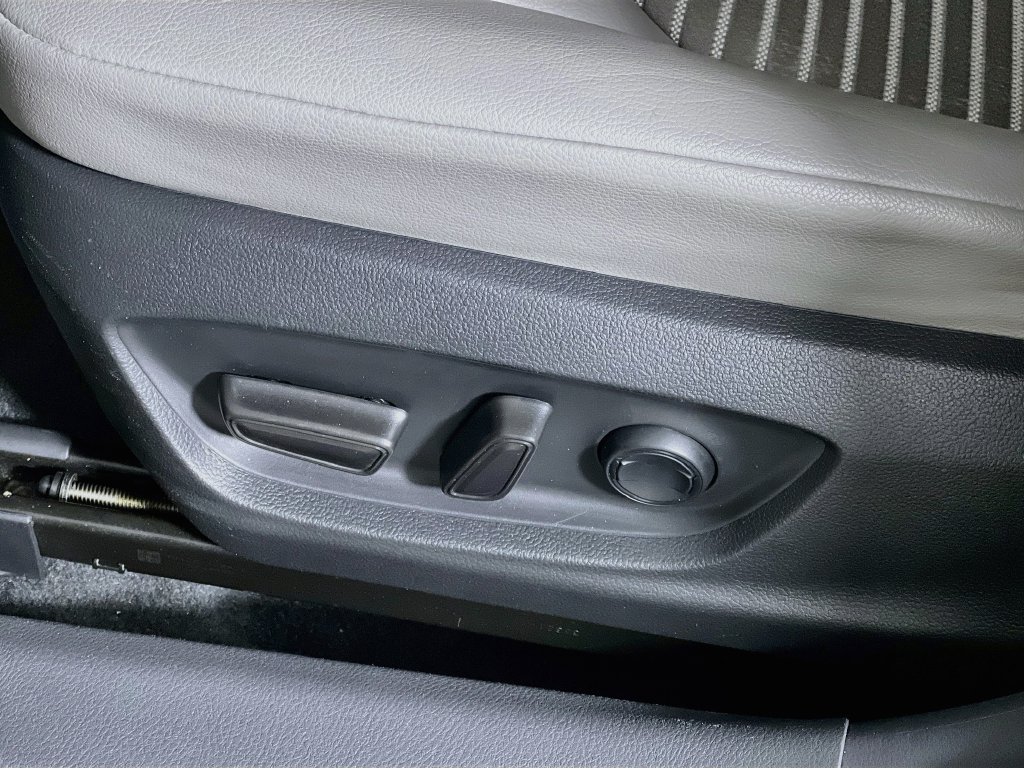 Used 2022 Toyota Camry SE w/ Audio Upgrade Package FWD image 13