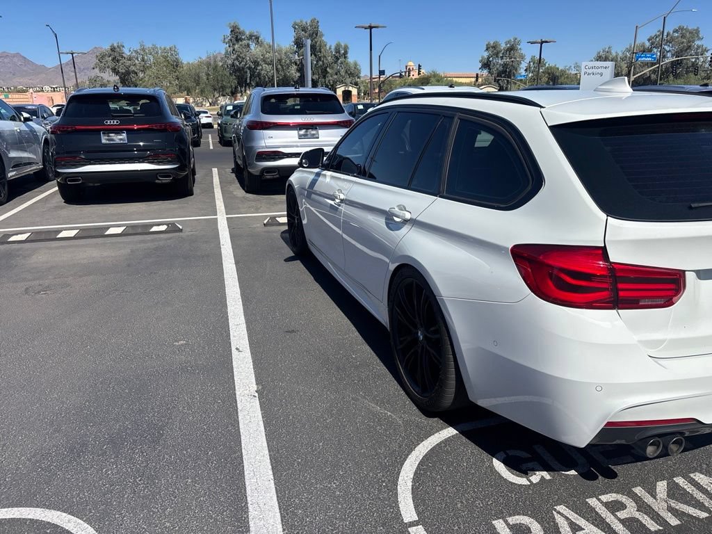 Used 2019 BMW 330i xDrive Wagon AWD/4WD image 5