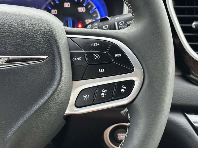 Used 2025 Chrysler Pacifica Select FWD image 22