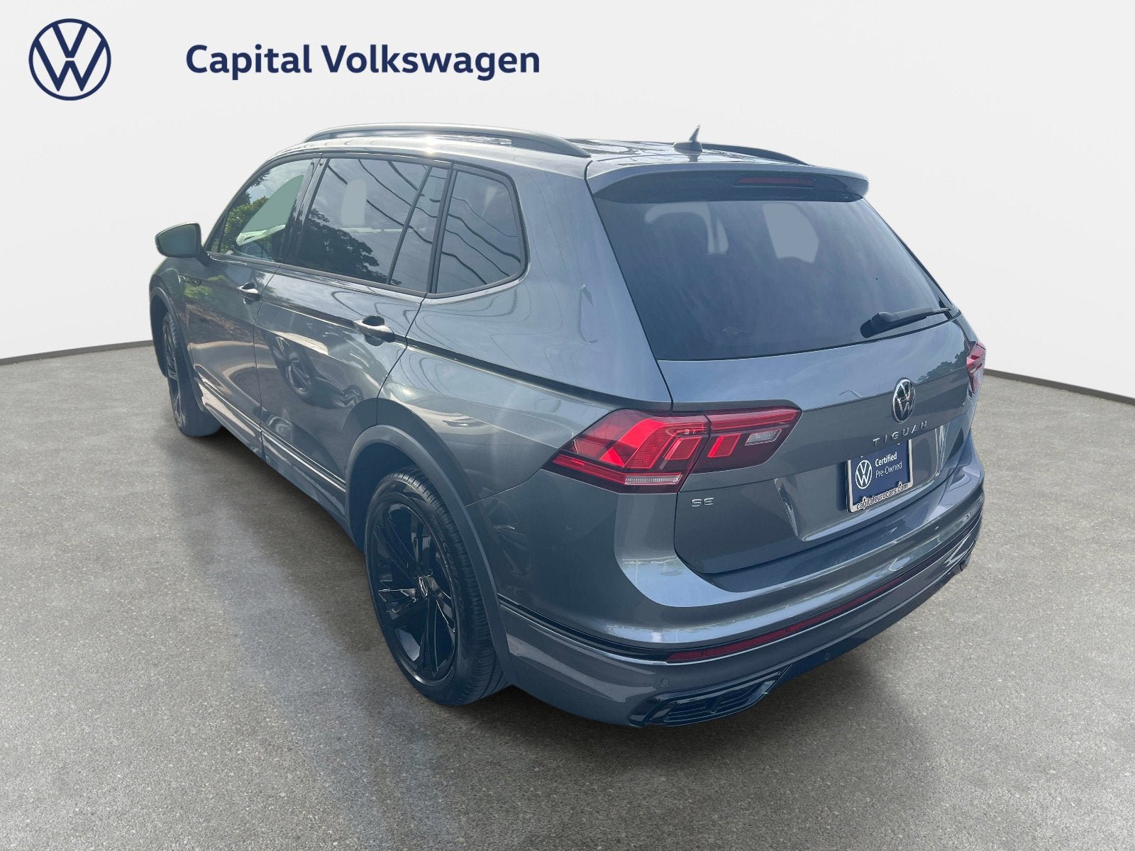 Used 2023 Volkswagen Tiguan SE R-Line FWD image 4
