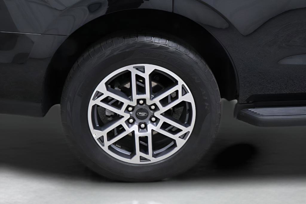 Used 2025 Ford Expedition Active AWD/4WD image 36