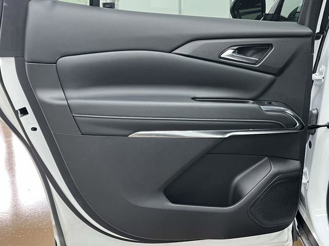 Used 2025 Chevrolet Traverse LT image 19