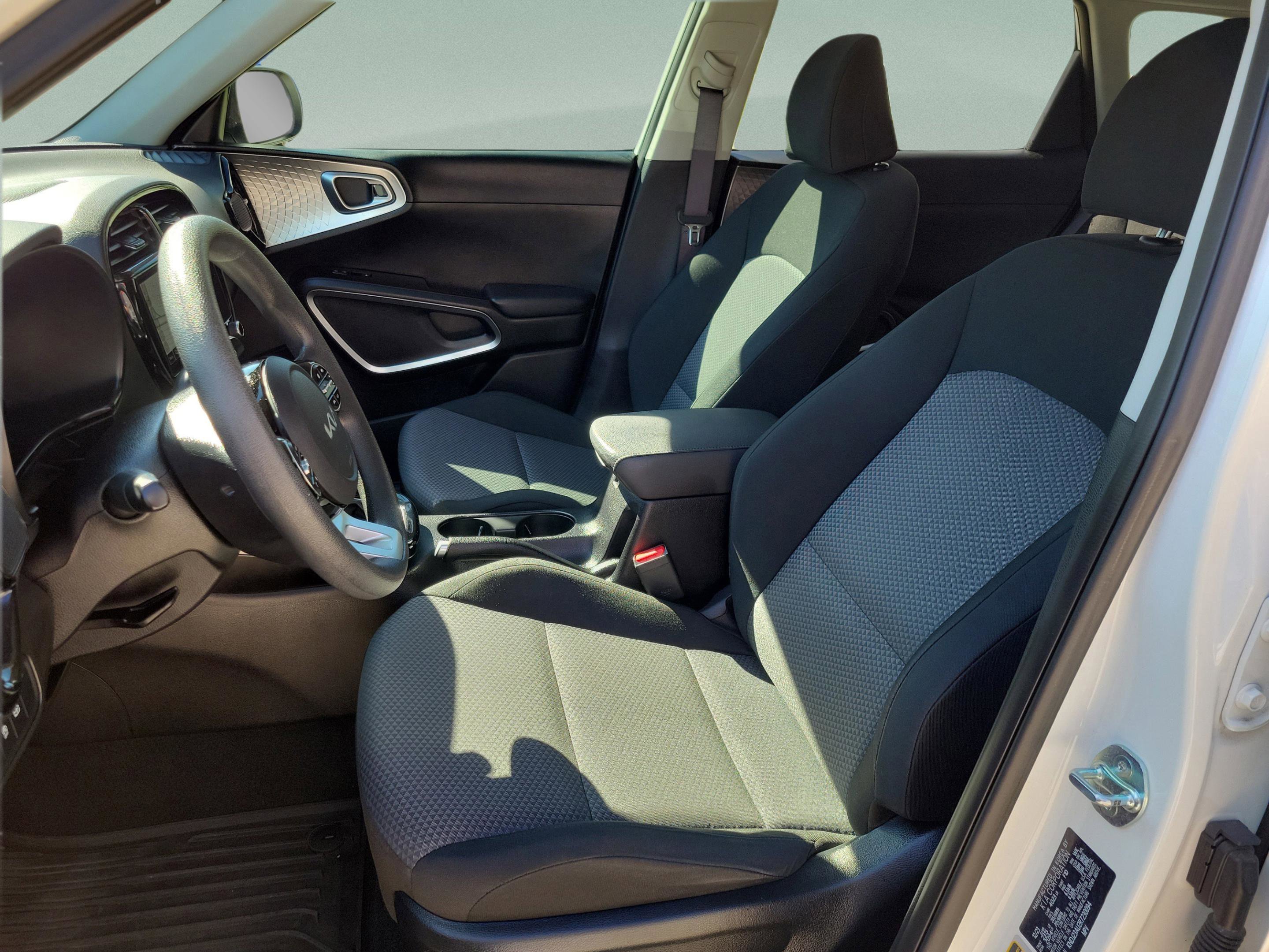 Used 2024 Kia Soul S FWD image 17