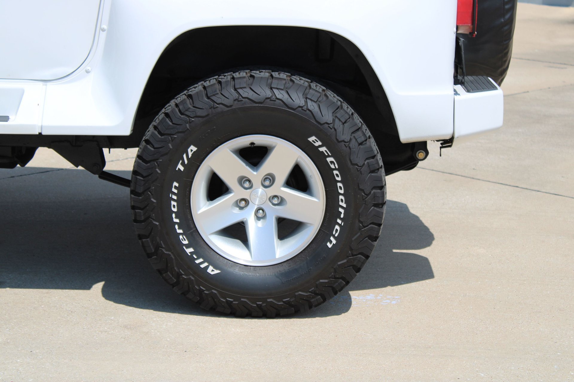 Used 1991 Jeep Wrangler Renegade AWD/4WD image 30