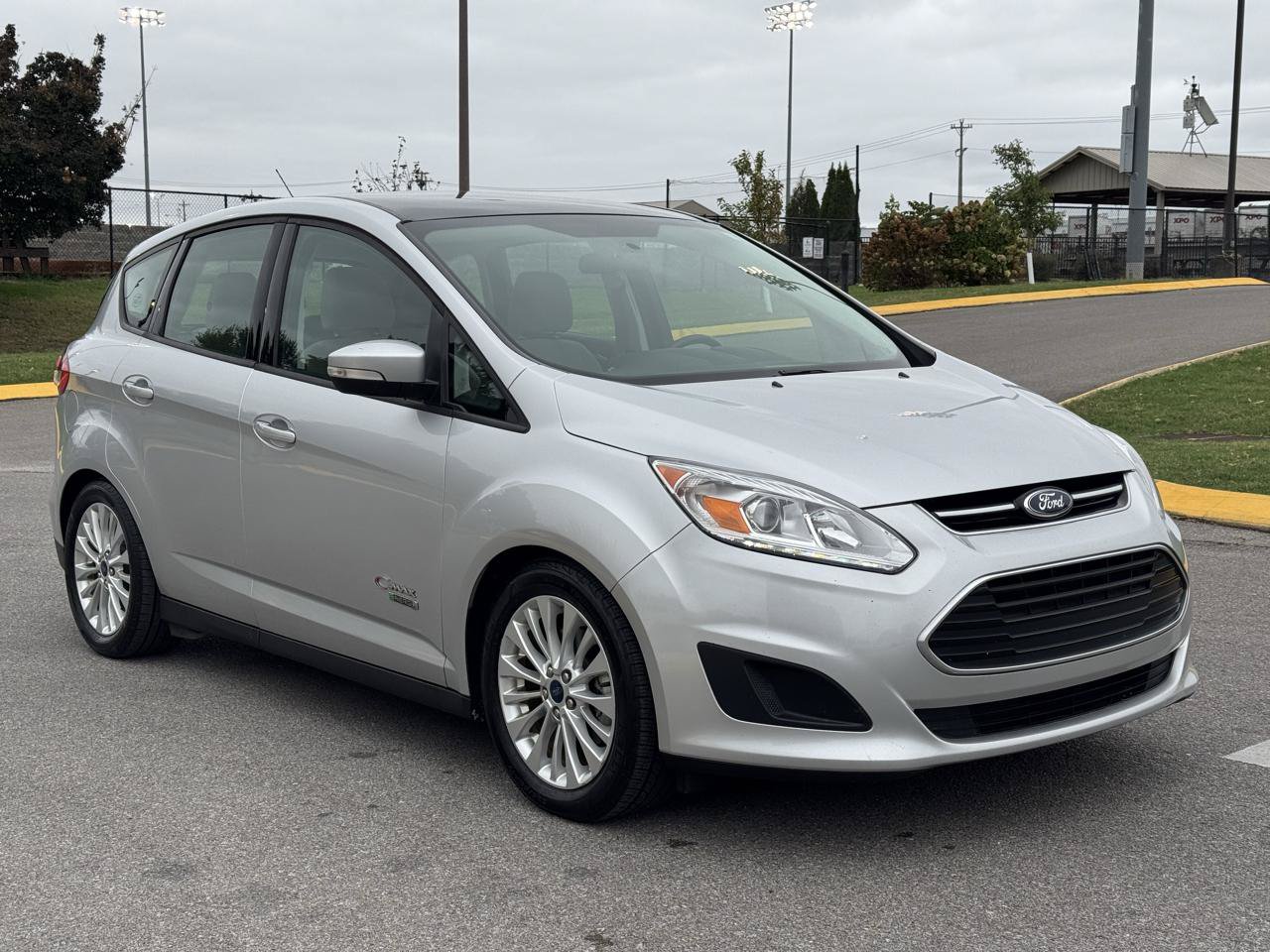 Used 2017 Ford C-MAX Energi SE w/ Equipment Group 401A FWD image 2