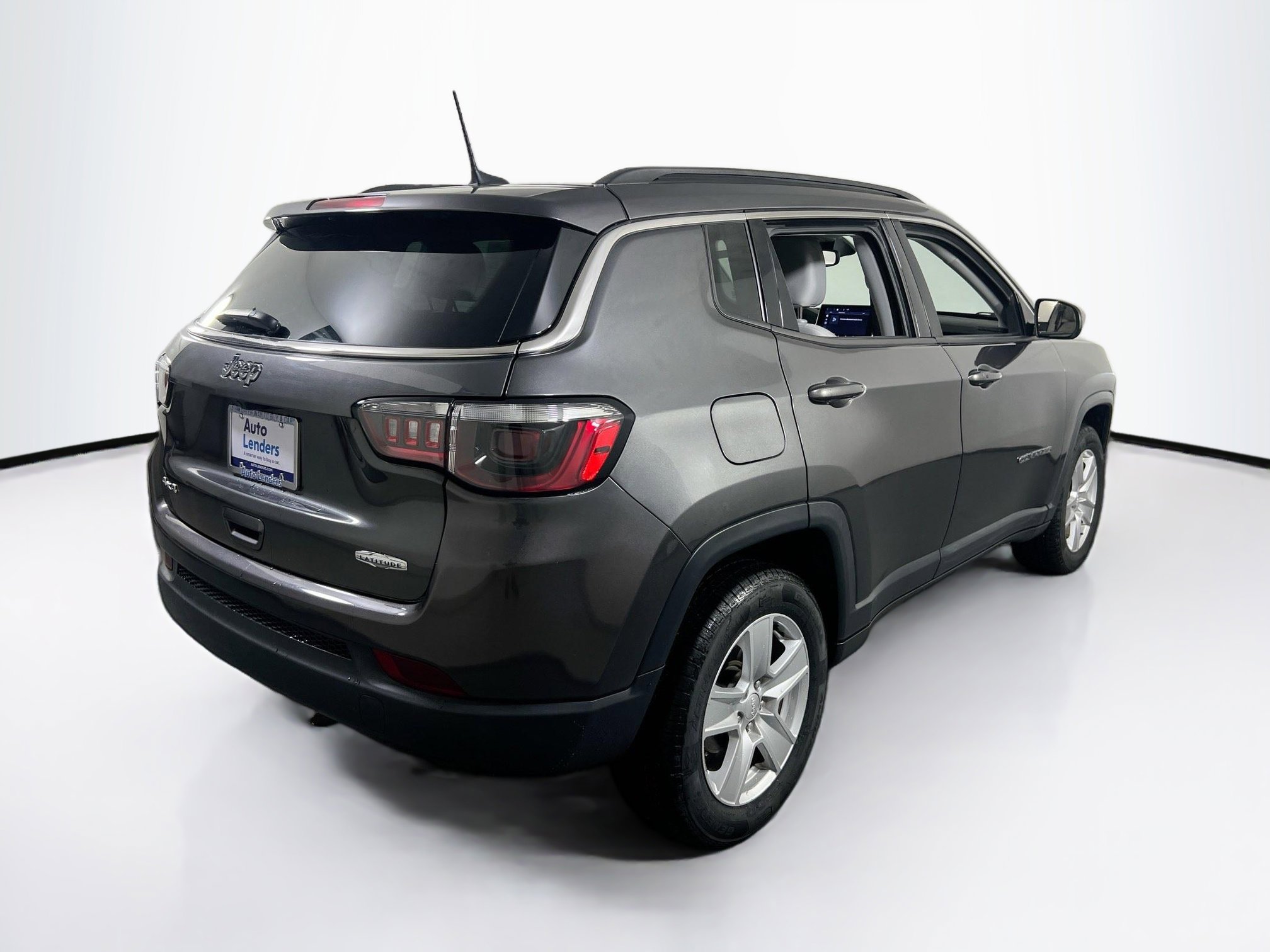 Used 2022 Jeep Compass Latitude image 5
