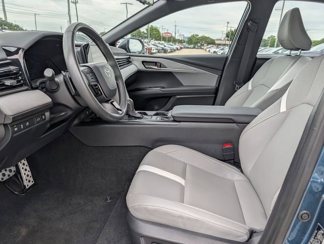 Used 2025 Toyota Camry SE FWD image 25