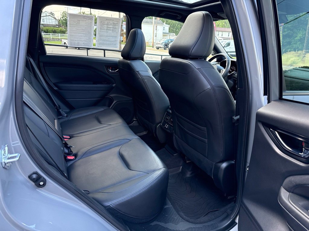 Used 2025 Subaru Forester Limited AWD/4WD image 29