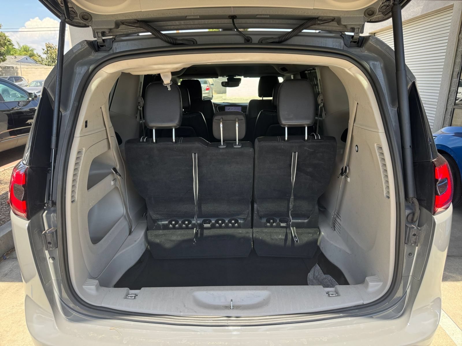 Used 2022 Chrysler Pacifica Touring-L FWD image 29