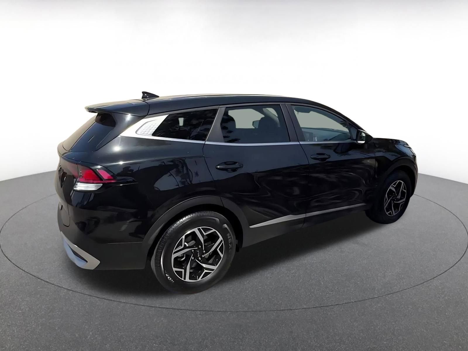 Used 2025 Kia Sportage LX image 14