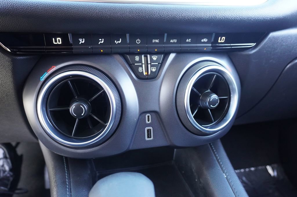 Used 2022 Chevrolet Blazer LT w/ Midnight/Sport Edition FWD image 17