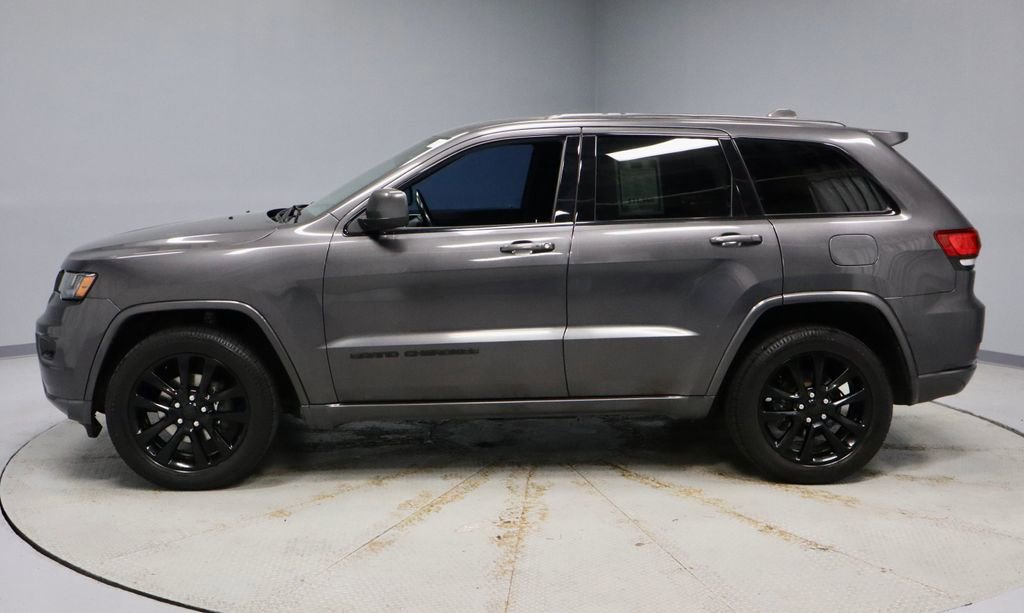 Used 2020 Jeep Grand Cherokee Altitude image 9