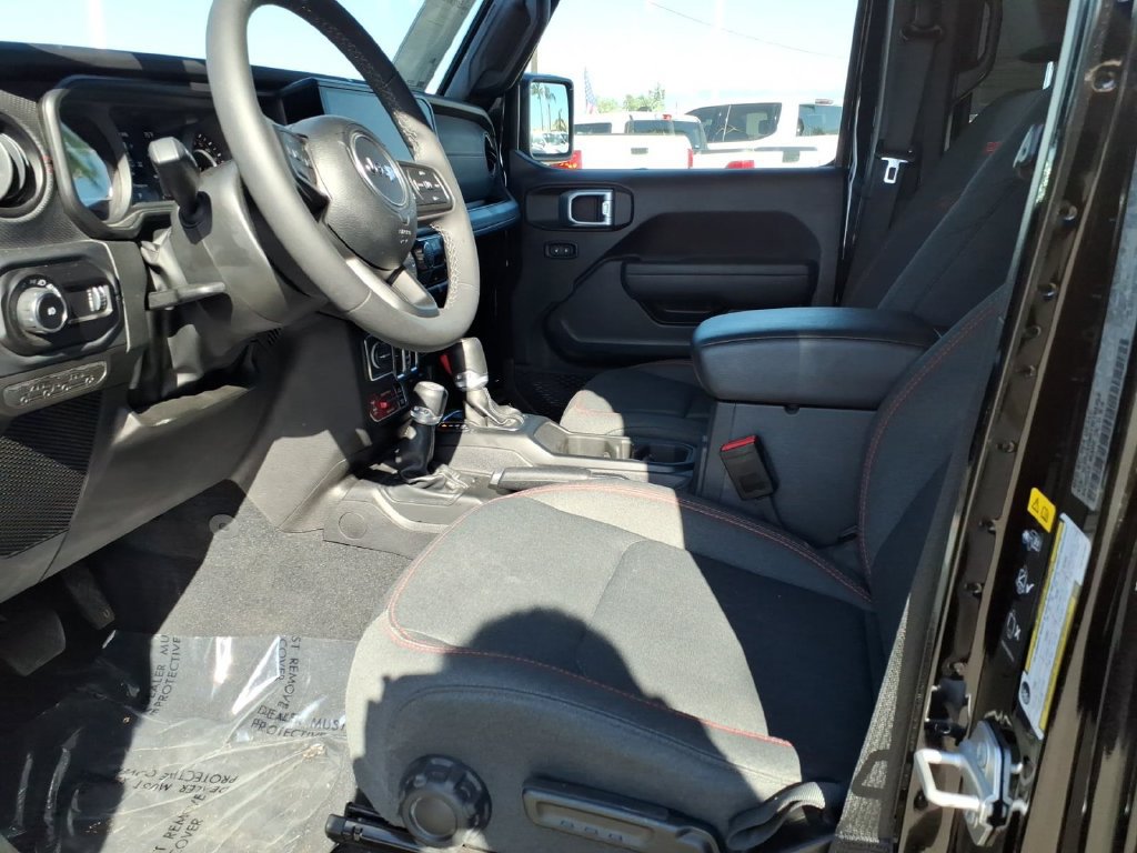 Used 2026 Jeep Wrangler Unlimited Rubicon AWD/4WD image 16