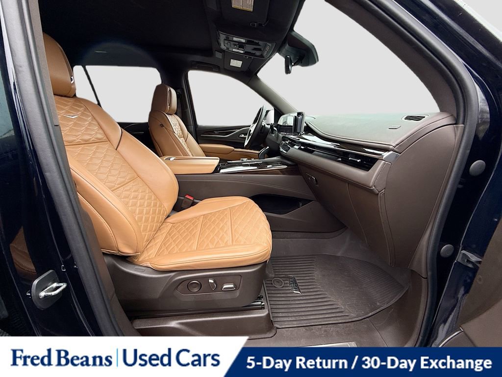 Used 2023 Cadillac Escalade Premium Luxury w/ LPO, Radiant Package AWD/4WD image 34