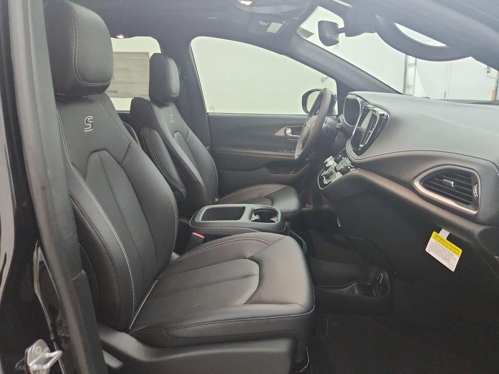 New 2026 Chrysler Pacifica Select image 34