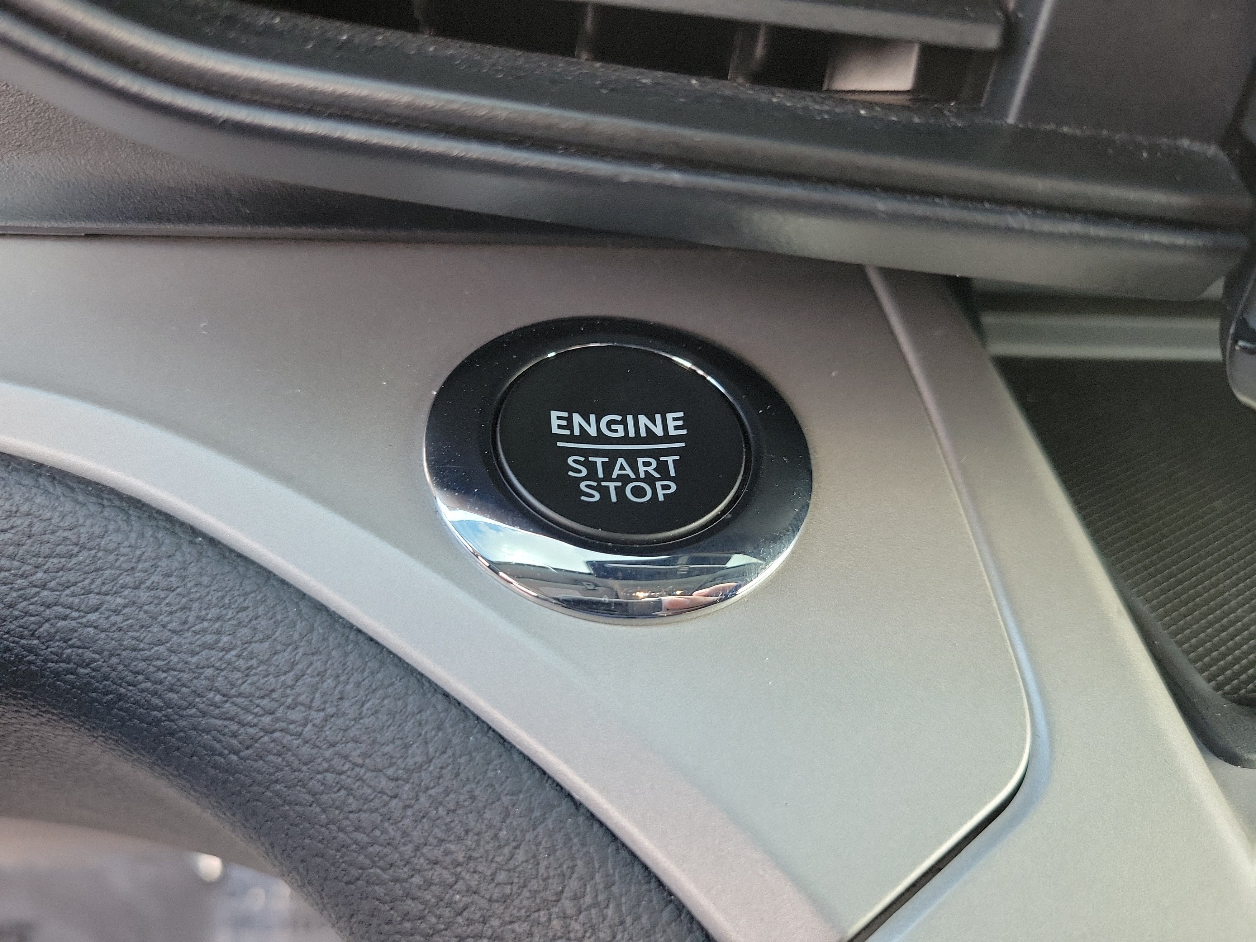 Used 2024 Ford Explorer XLT RWD image 23