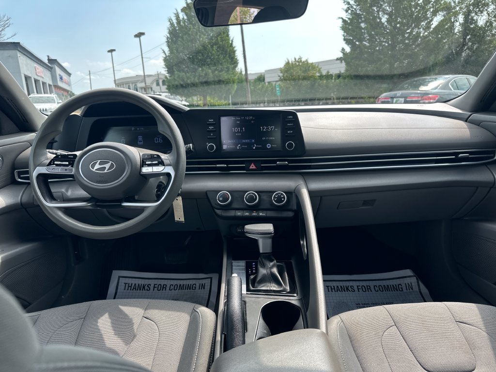 Used 2024 Hyundai Elantra SE FWD image 24