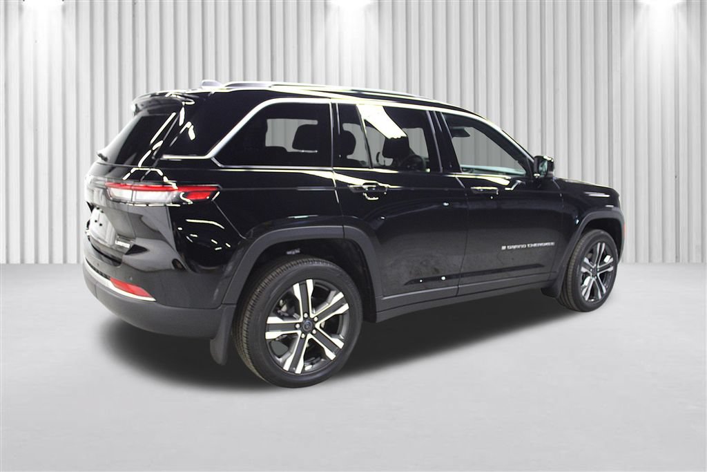 New 2027 Jeep Grand Cherokee Limited w/ MOPAR Finishing Package AWD/4WD image 3