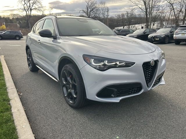 New 2026 Alfa Romeo Stelvio Sprint image 2