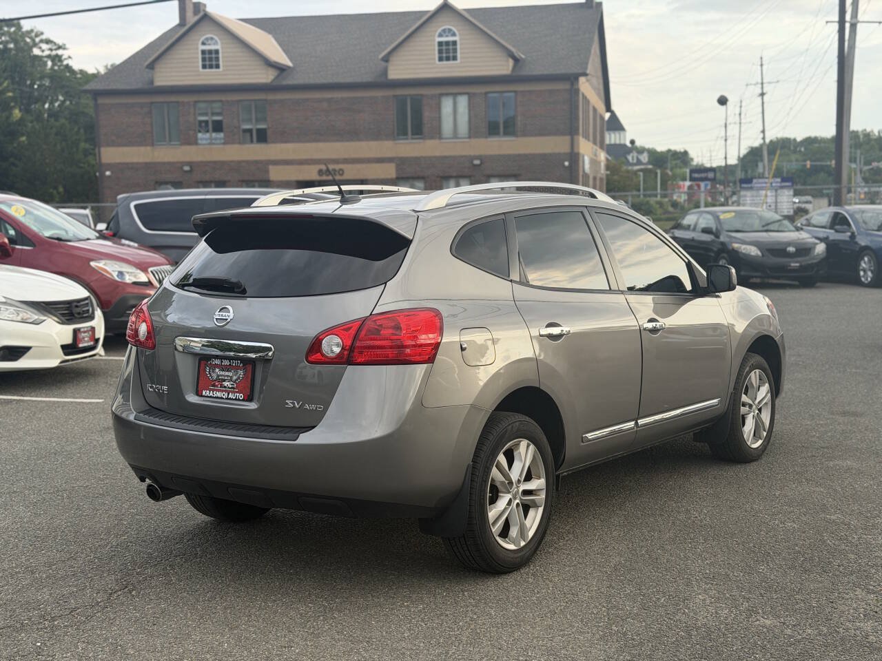Used 2012 Nissan Rogue SV AWD/4WD image 8
