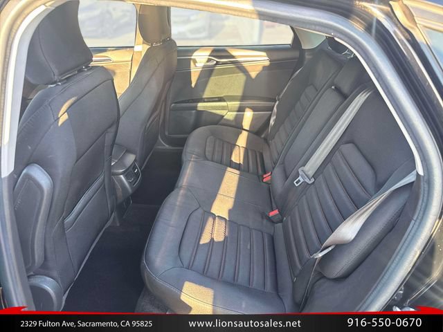 Used 2016 Ford Fusion SE FWD image 11