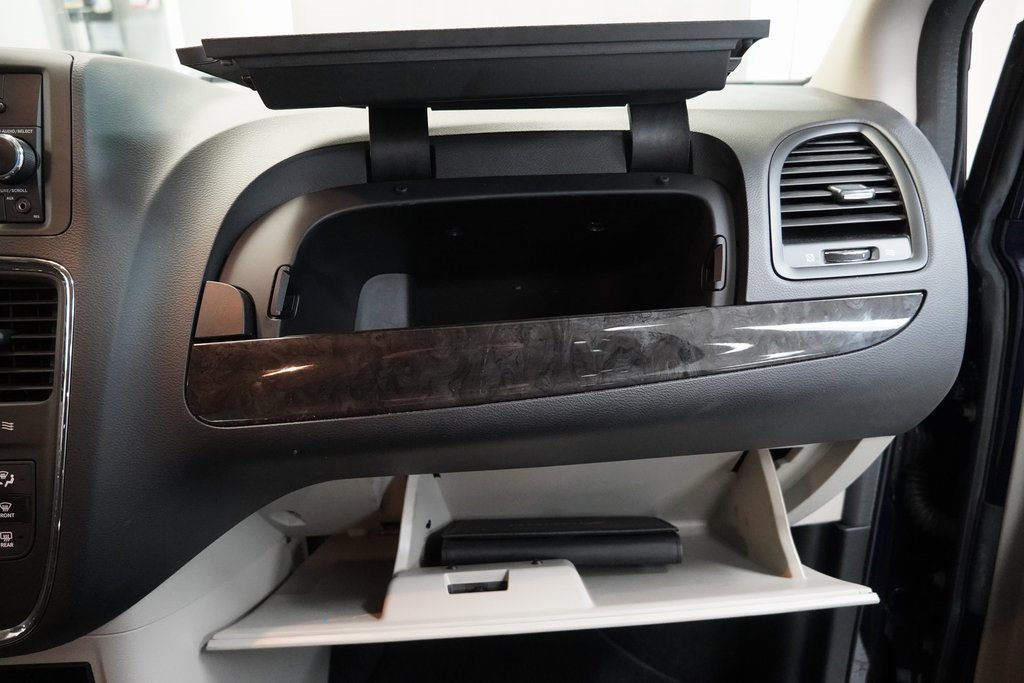 Used 2016 Dodge Grand Caravan SE w/ Quick Order Package 29E SE image 32