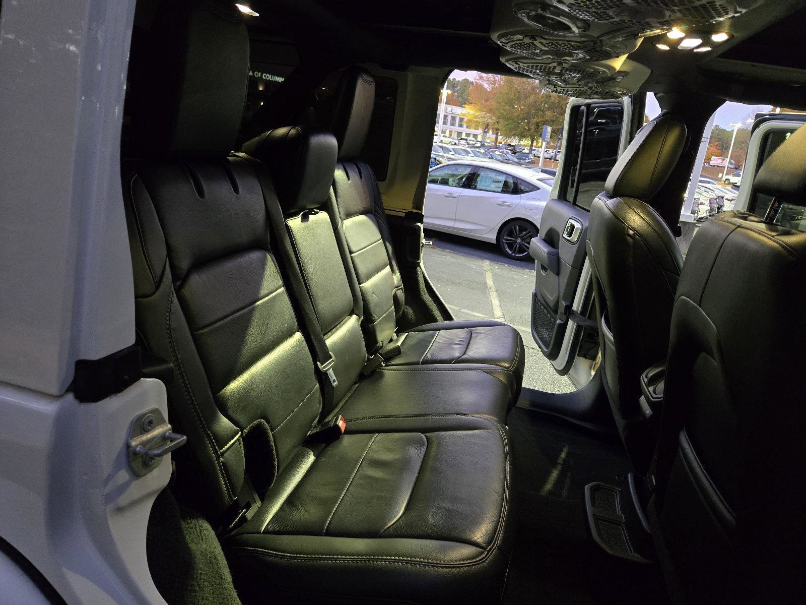 Used 2019 Jeep Wrangler Unlimited Sahara image 22