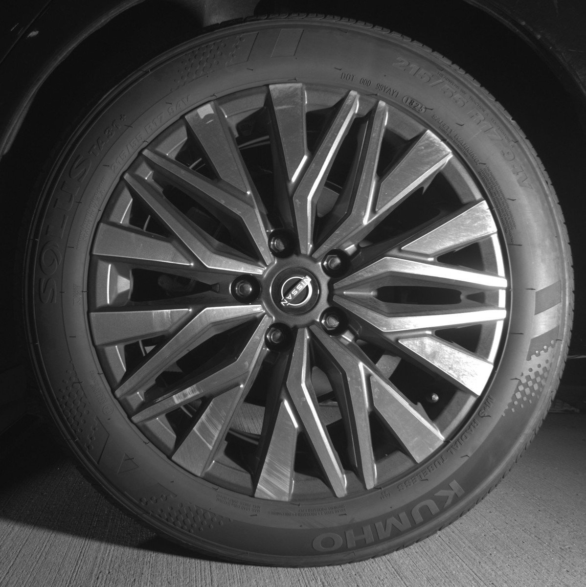 Used 2025 Nissan Altima 2.5 SV FWD image 14