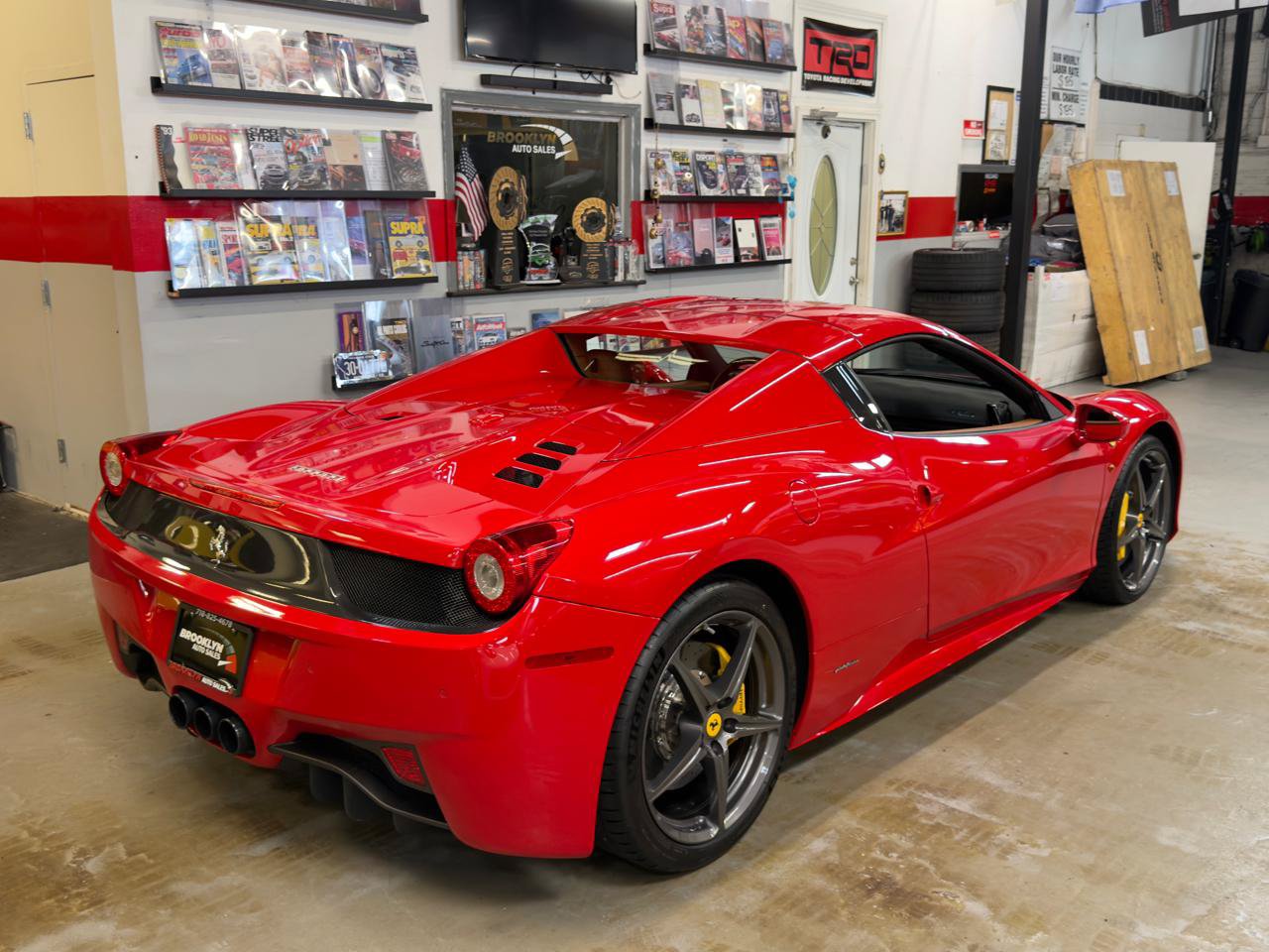 Used 2014 Ferrari 458 Spider RWD image 32